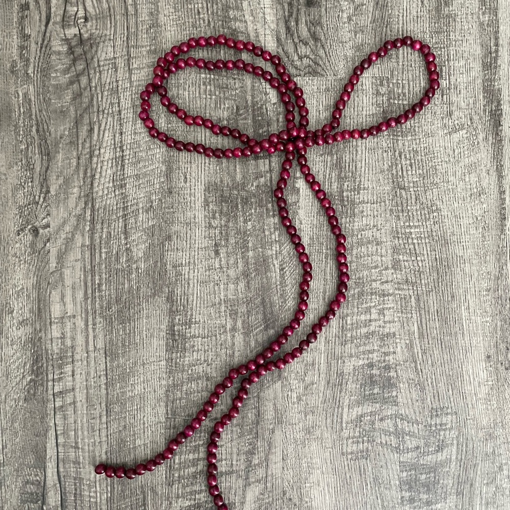 ‼️ Free w/ $25 Purchase ‼️ Cranberry Beaded Garland